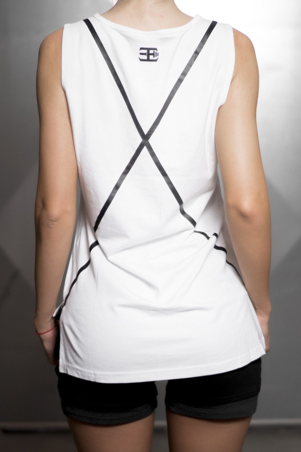 Женская спортивная футболка XA1 LOOSE TANK TOP White, M  TTFY.ru